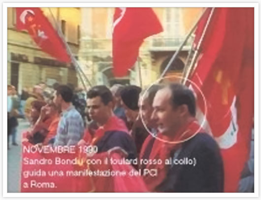 Novembre 1990: Sandro Bondi, con tanto di foulard rosso al collo, in occasione di una manifestazione del P.C.I. a Roma